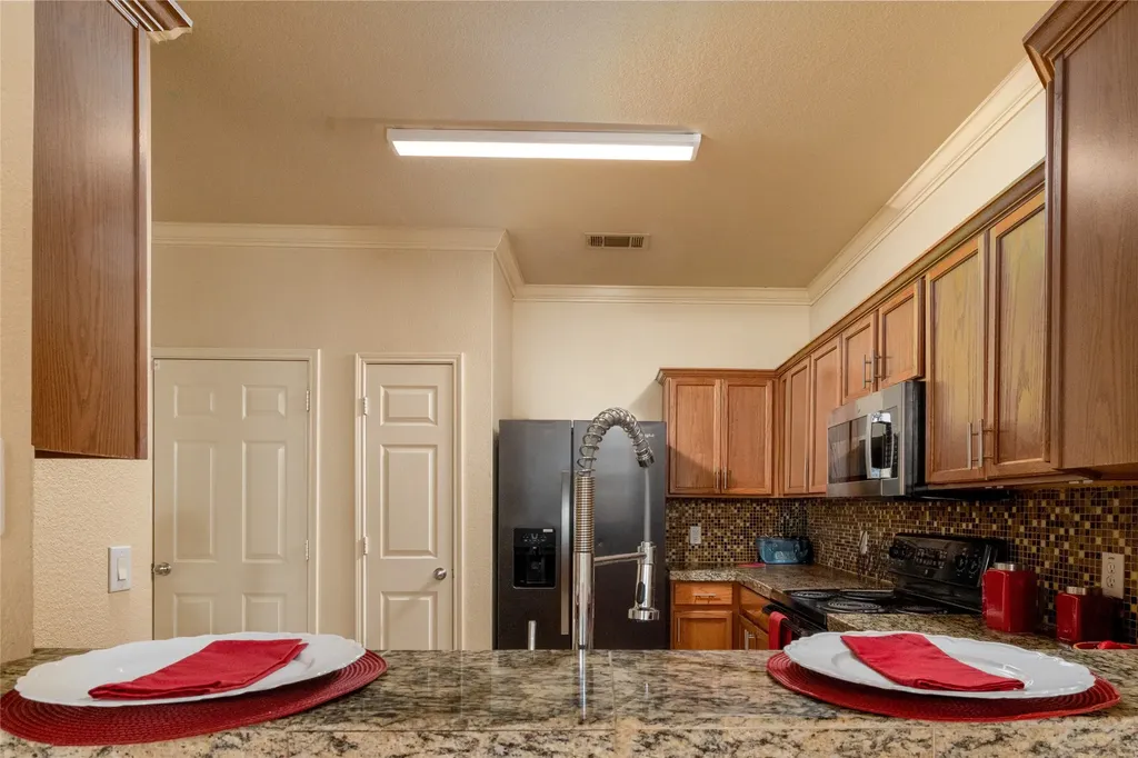 2722 Hyde Park Drive Grand Prairie TX 75050
