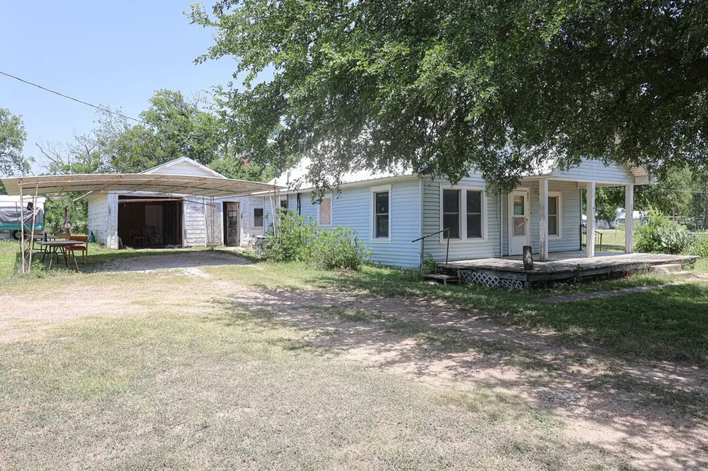 801 E Walcott Avenue Comanche TX 76442