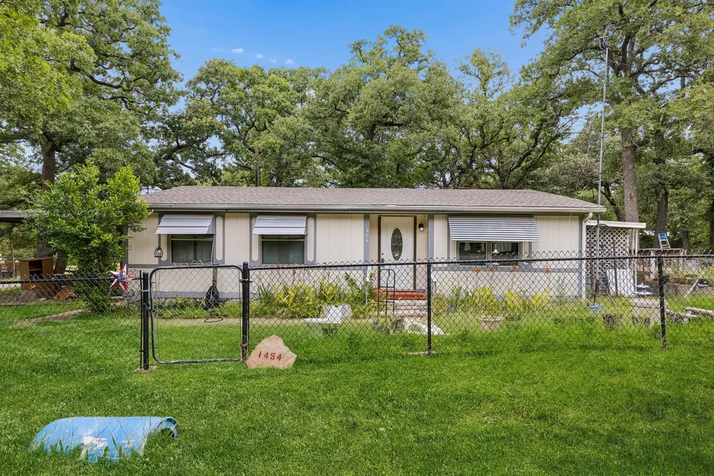 1454 Forrest Trail Azle TX 76020