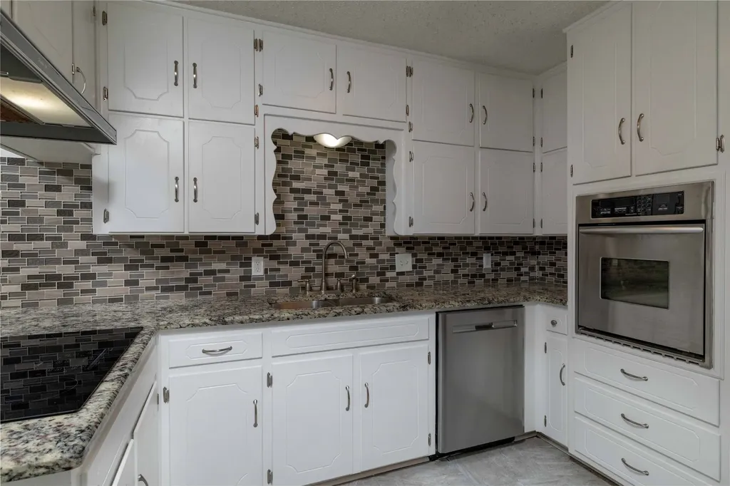 836 Chateau Valee Circle Bedford TX 76022