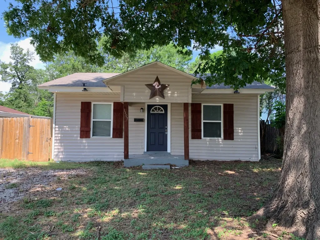 1107 Oxford Street River Oaks TX 76114