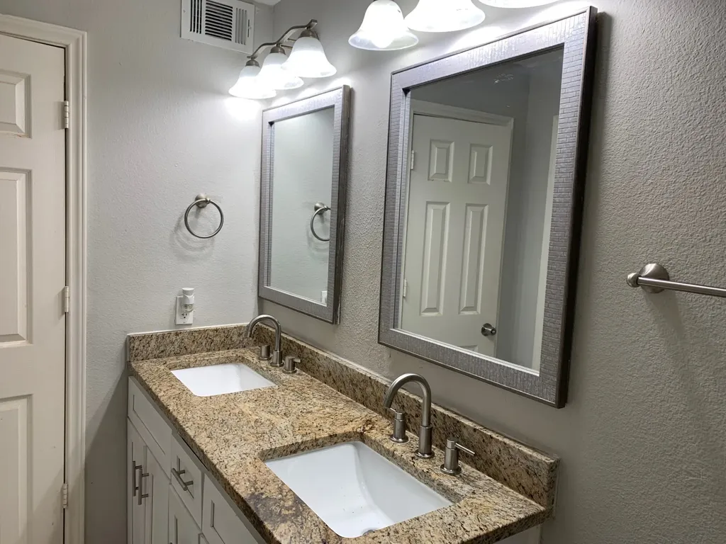 1107 Oxford Street River Oaks TX 76114