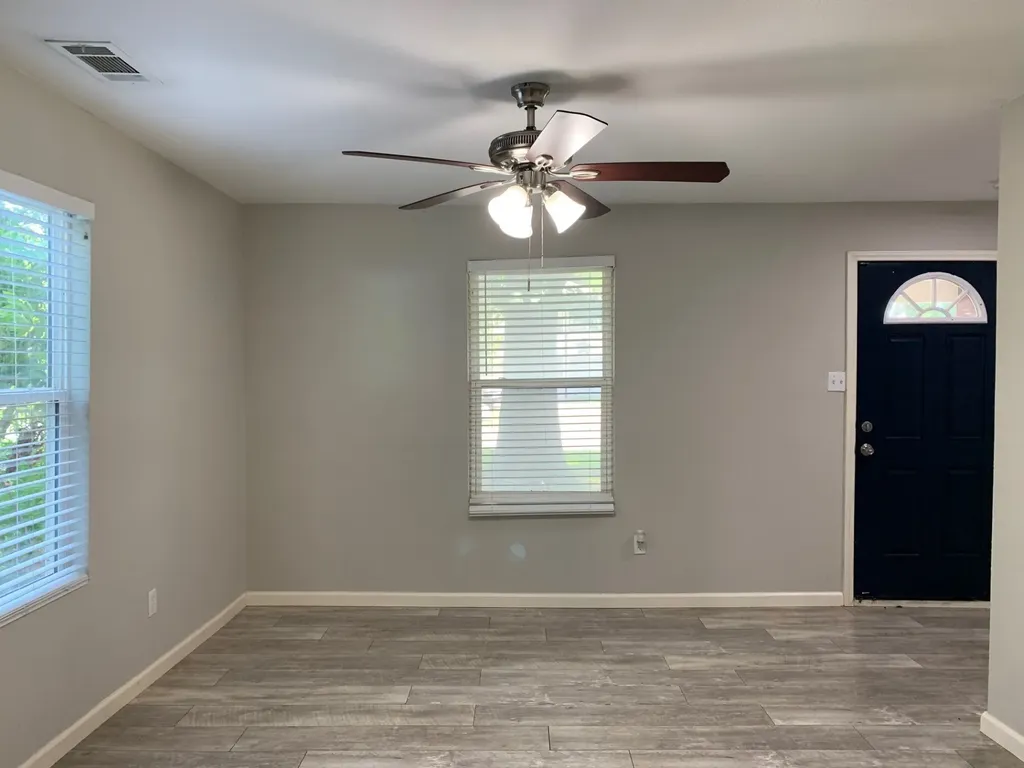 1107 Oxford Street River Oaks TX 76114