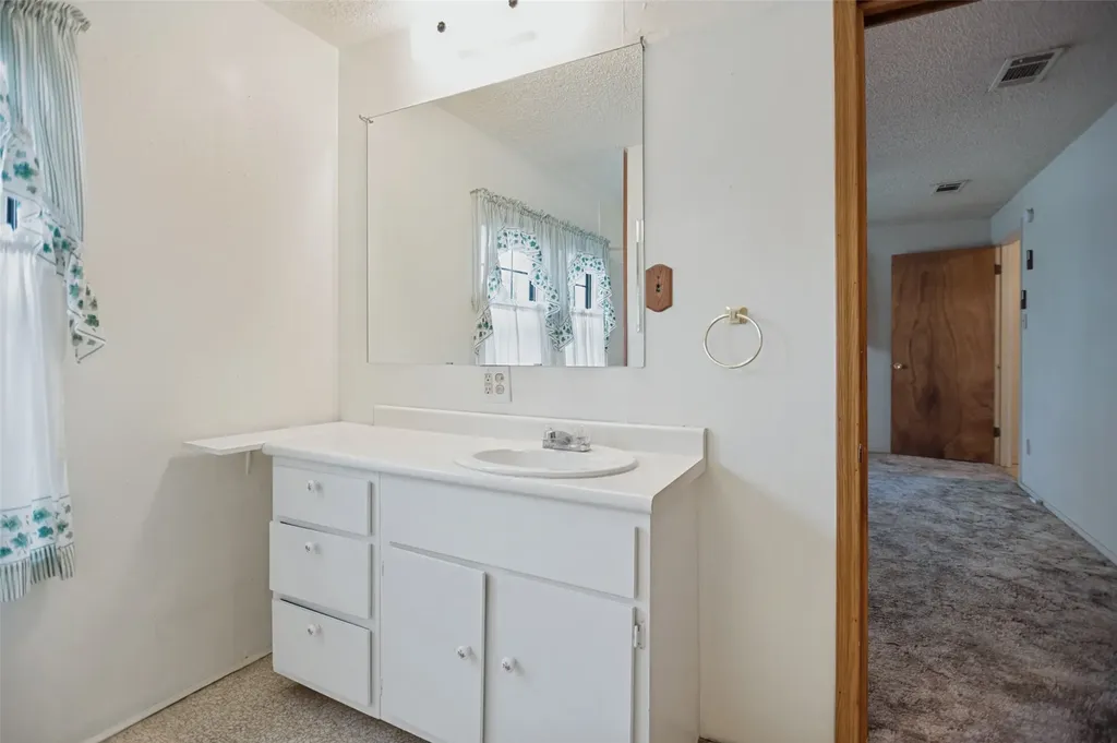 707 Cannon Drive Euless TX 76040