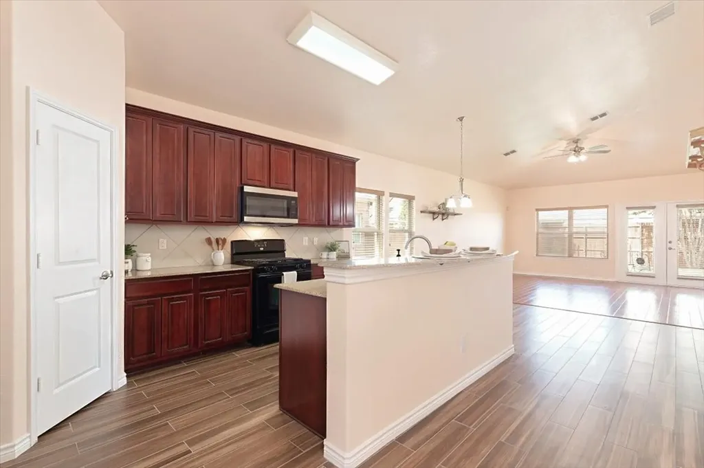 5847 Candlelight Lane Grand Prairie TX 75052