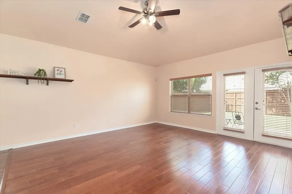 5847 Candlelight Lane Grand Prairie TX 75052