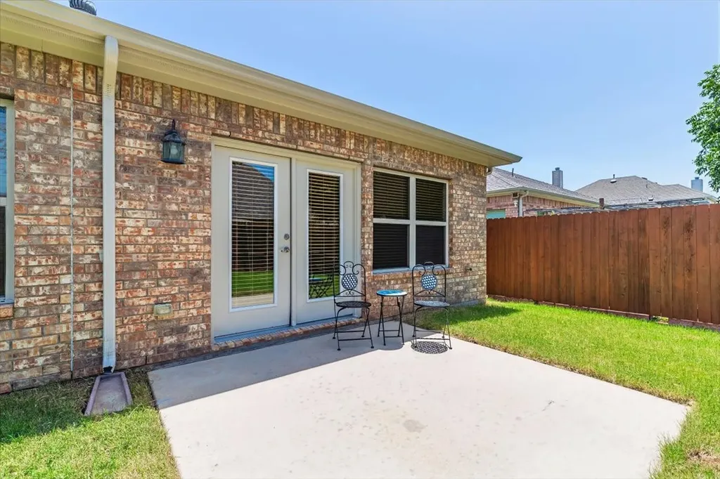 5847 Candlelight Lane Grand Prairie TX 75052