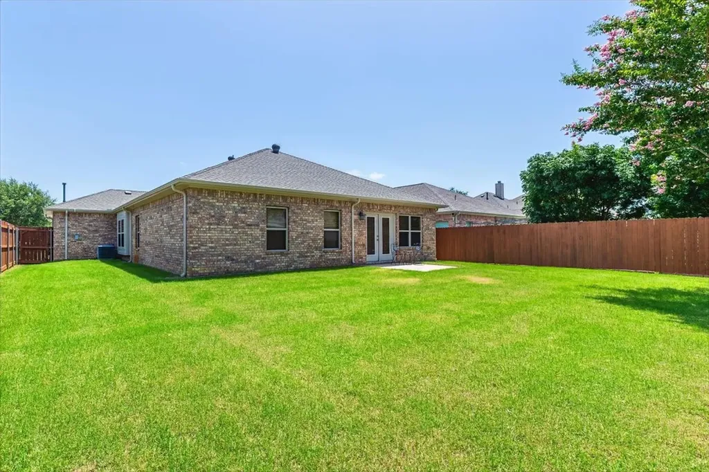 5847 Candlelight Lane Grand Prairie TX 75052
