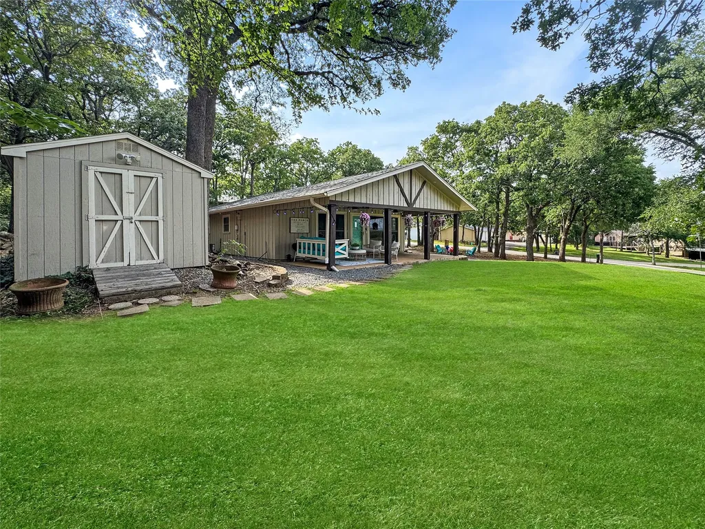286 Lakewood Lane Pottsboro TX 75076