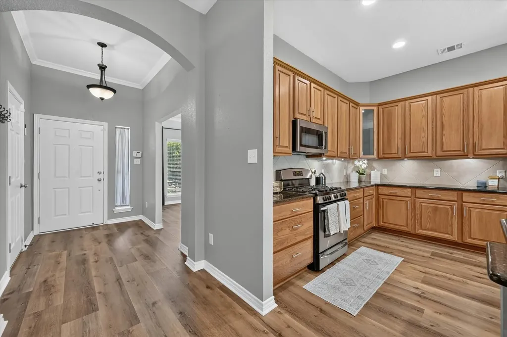 930 Royal Oak Lane Burleson TX 76028