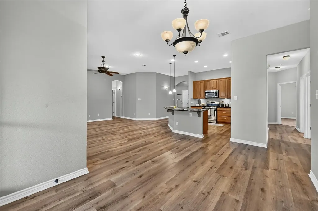 930 Royal Oak Lane Burleson TX 76028