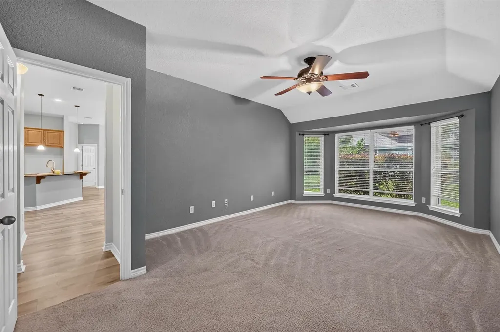930 Royal Oak Lane Burleson TX 76028