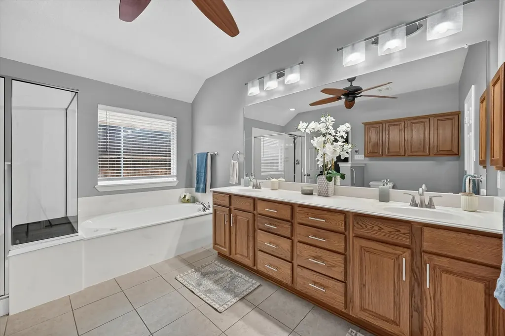 930 Royal Oak Lane Burleson TX 76028