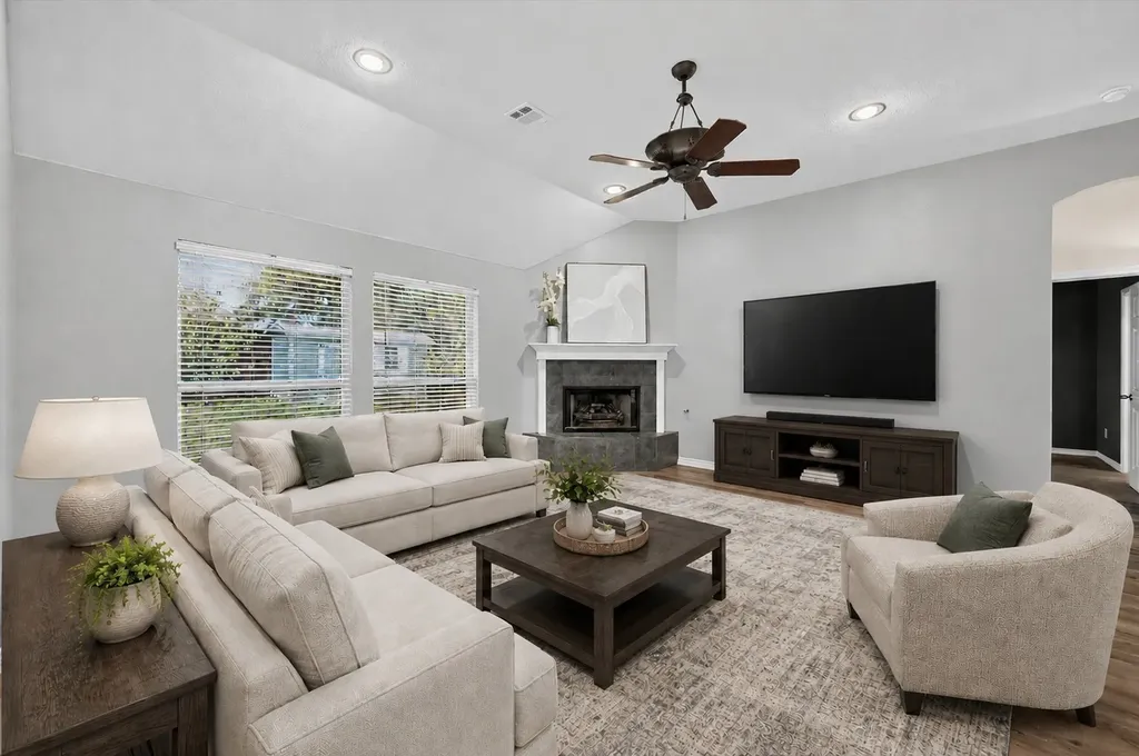930 Royal Oak Lane Burleson TX 76028