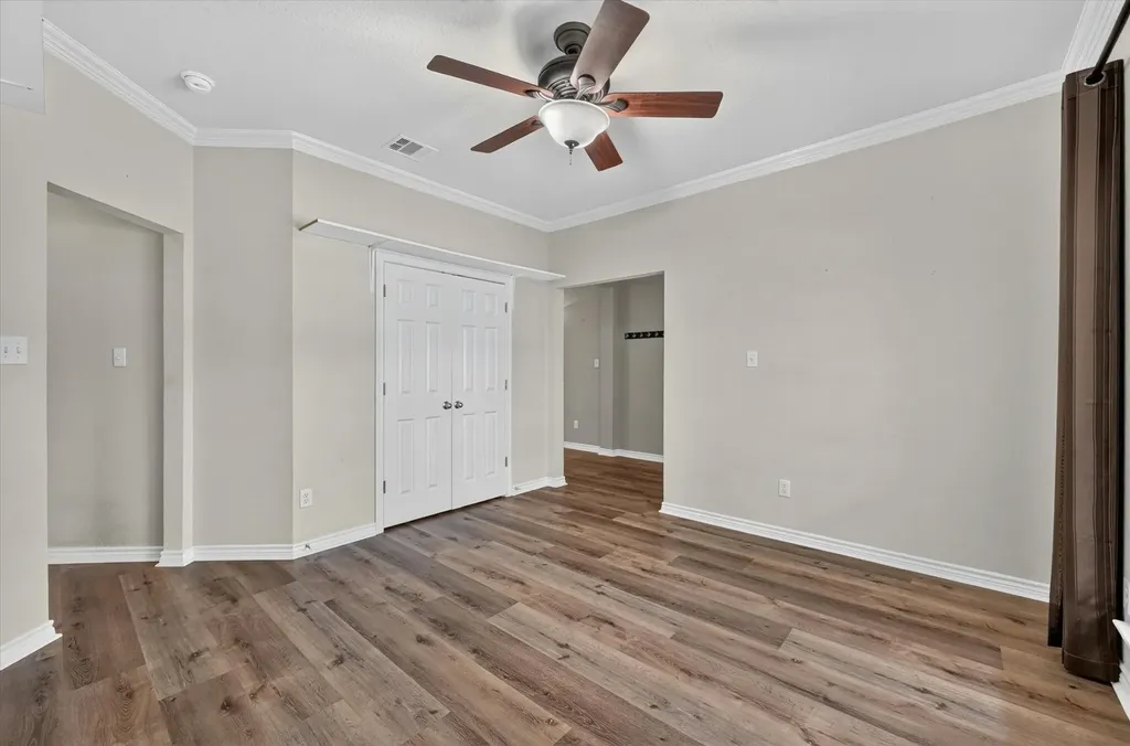 930 Royal Oak Lane Burleson TX 76028