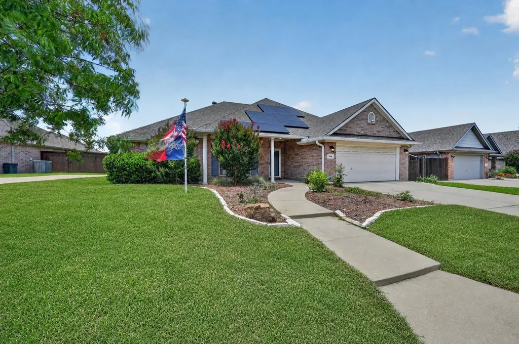 930 Royal Oak Lane Burleson TX 76028