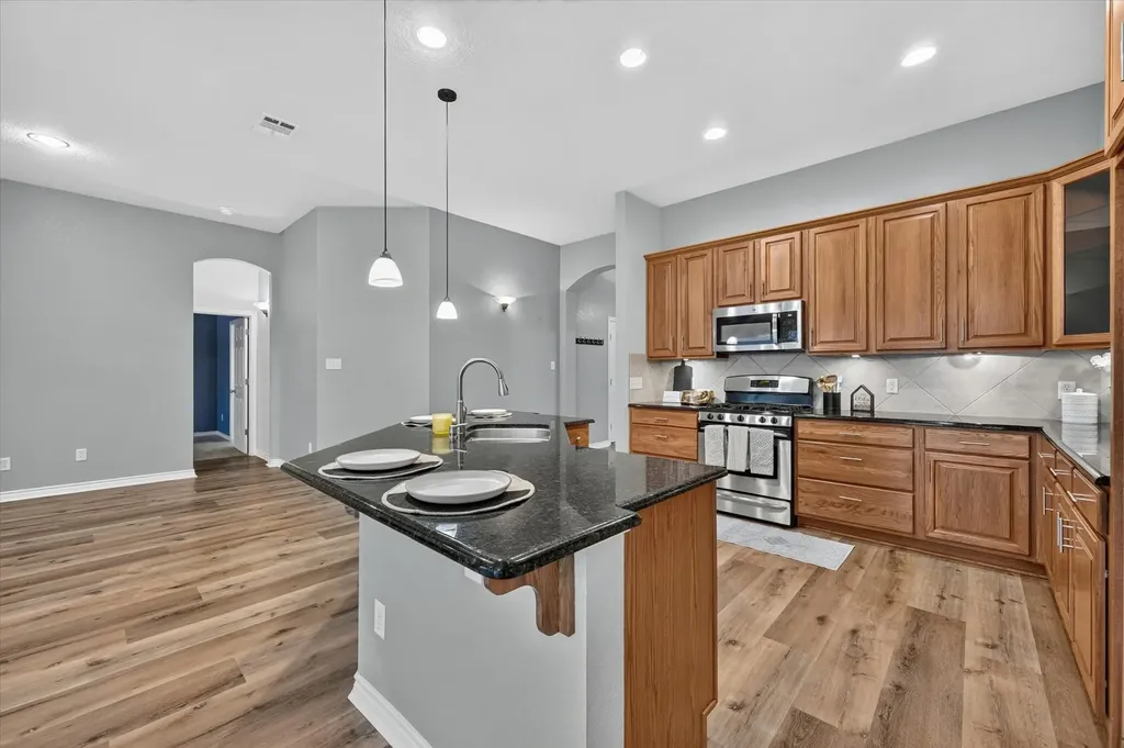 930 Royal Oak Lane Burleson TX 76028