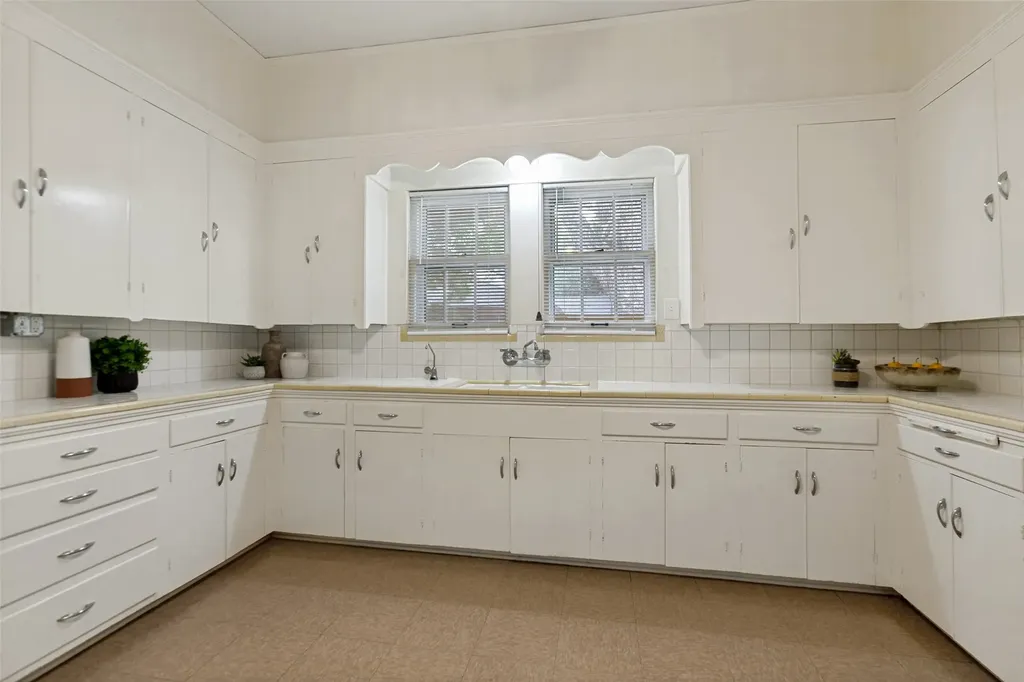 416 S 11th Street Garland TX 75040