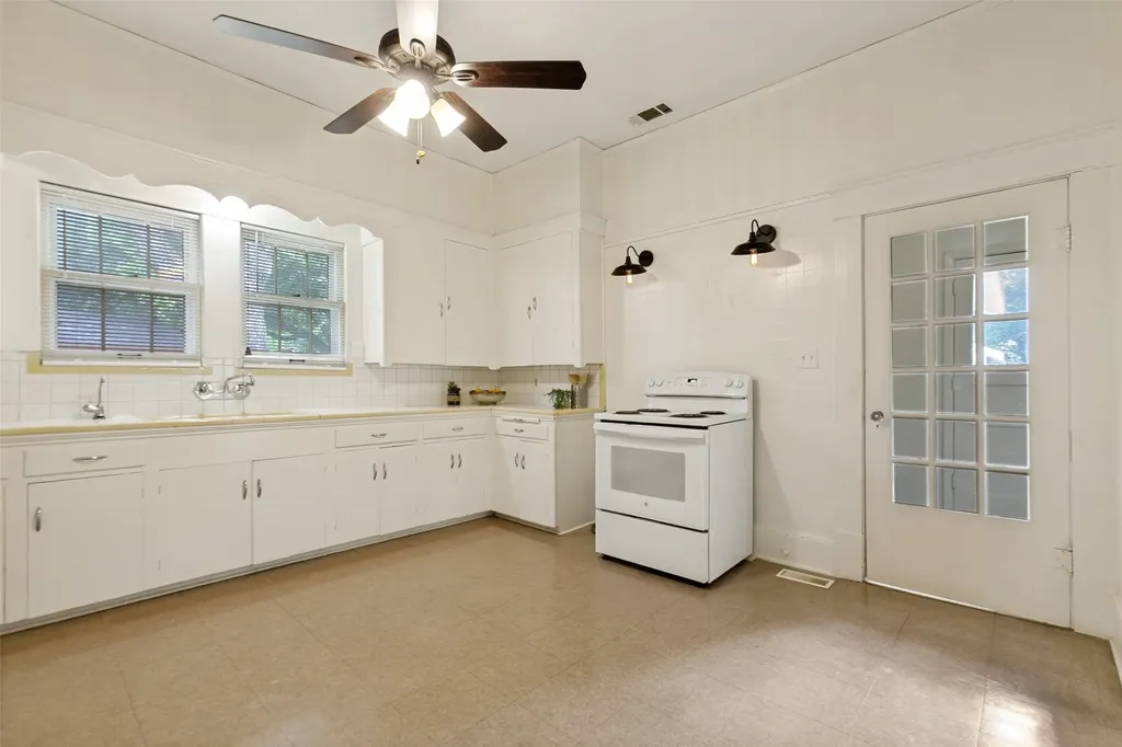 416 S 11th Street Garland TX 75040
