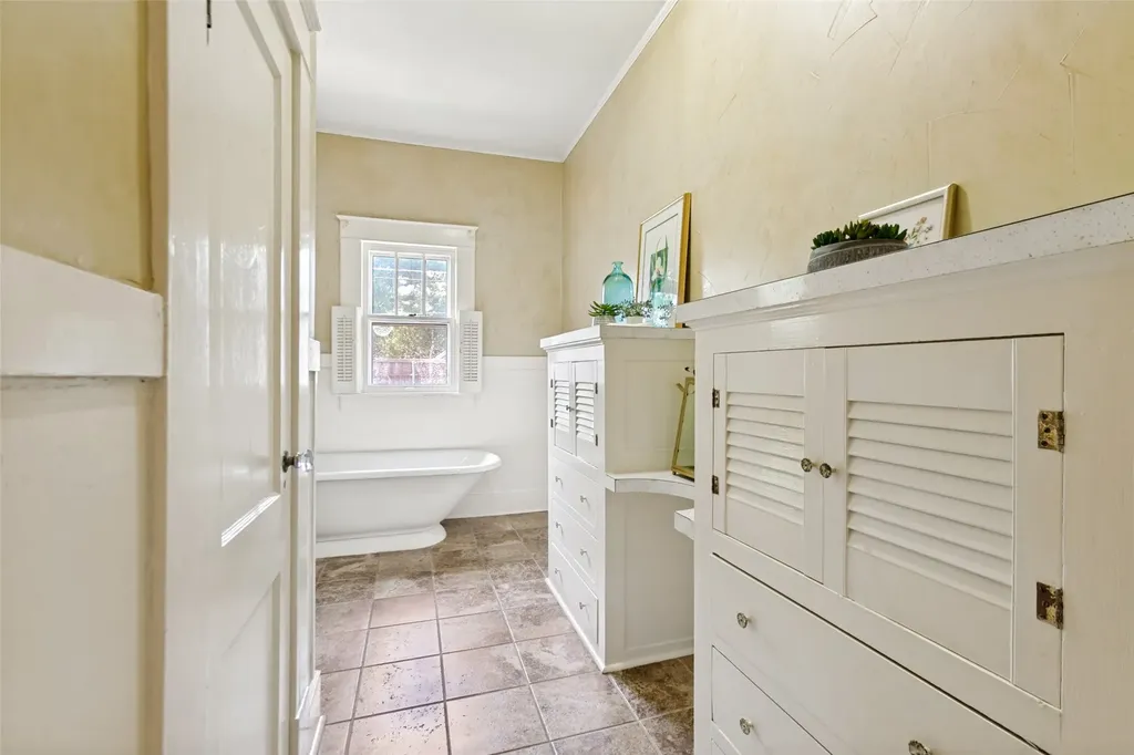 416 S 11th Street Garland TX 75040