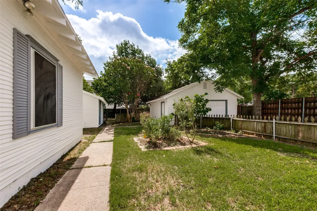 416 S 11th Street Garland TX 75040