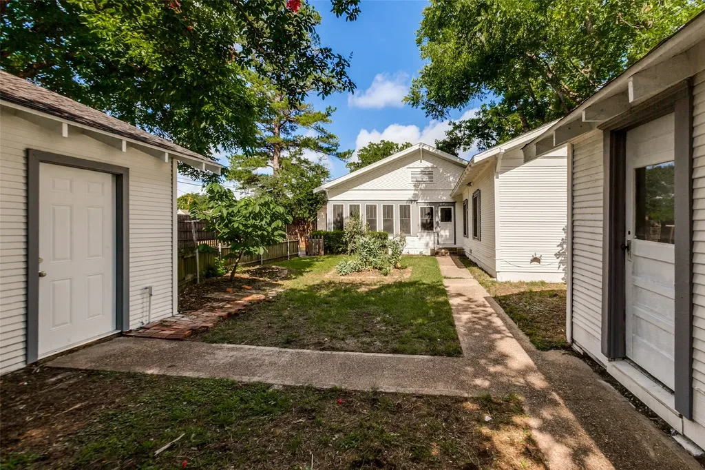 416 S 11th Street Garland TX 75040