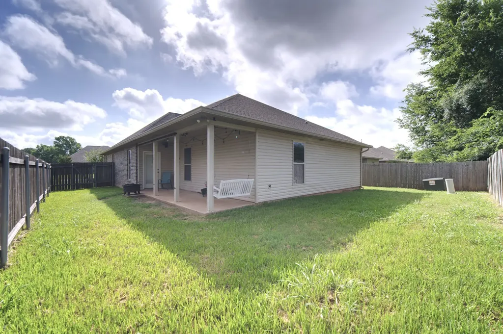 1136 Eli Conner Drive Bossier City LA 71112