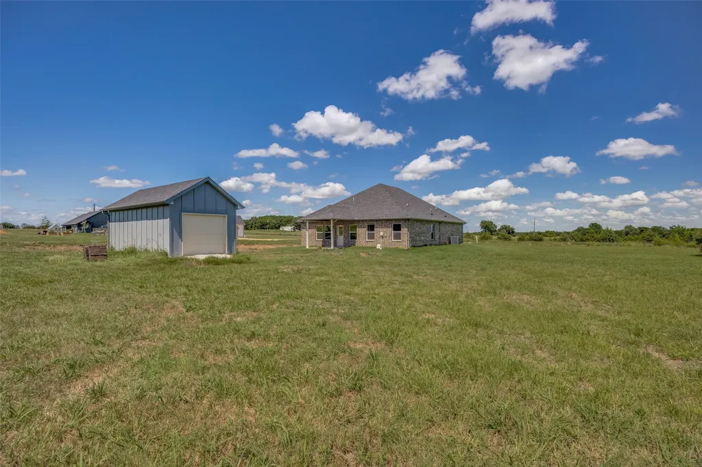1948 County Road 1255 Savoy TX 75479