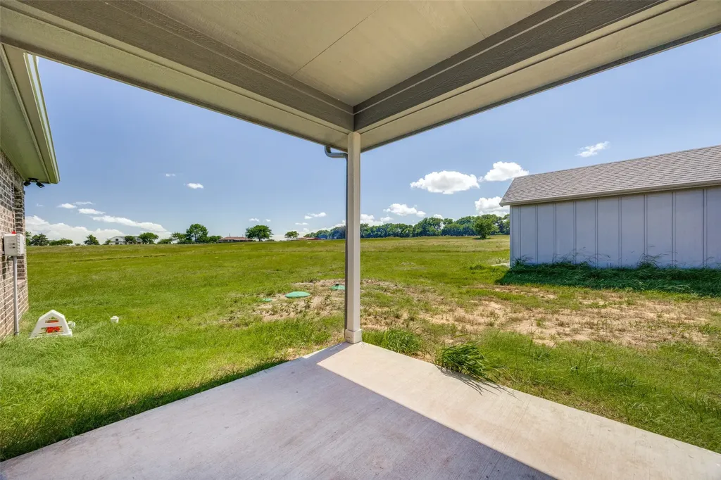 1948 County Road 1255 Savoy TX 75479