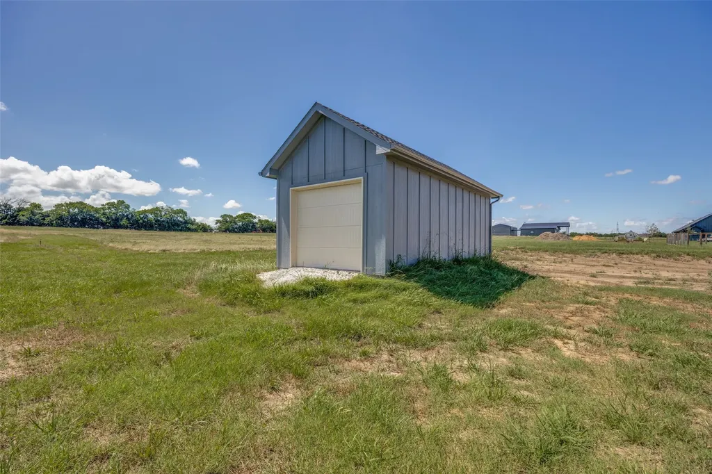 1948 County Road 1255 Savoy TX 75479