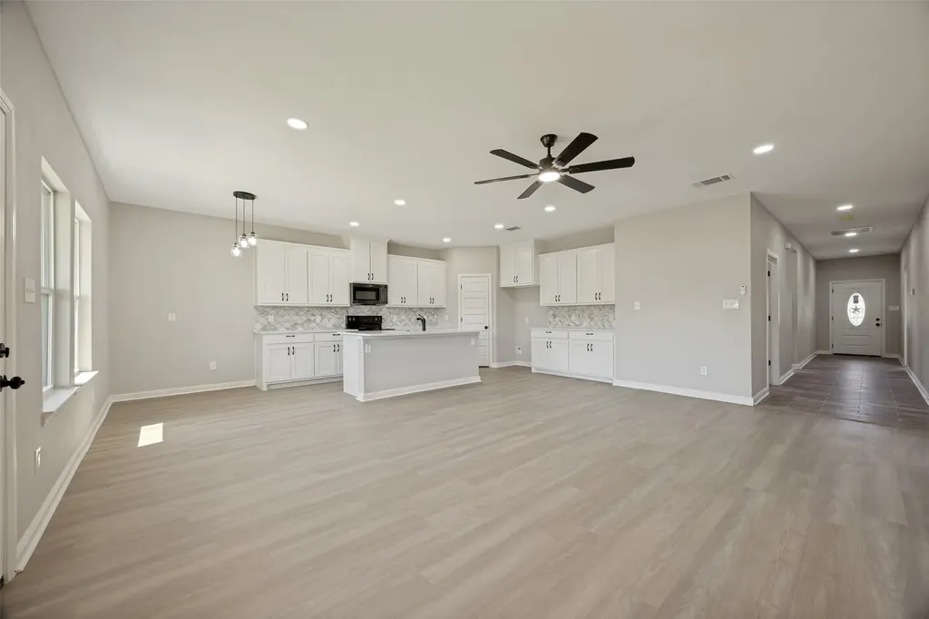 1948 County Road 1255 Savoy TX 75479