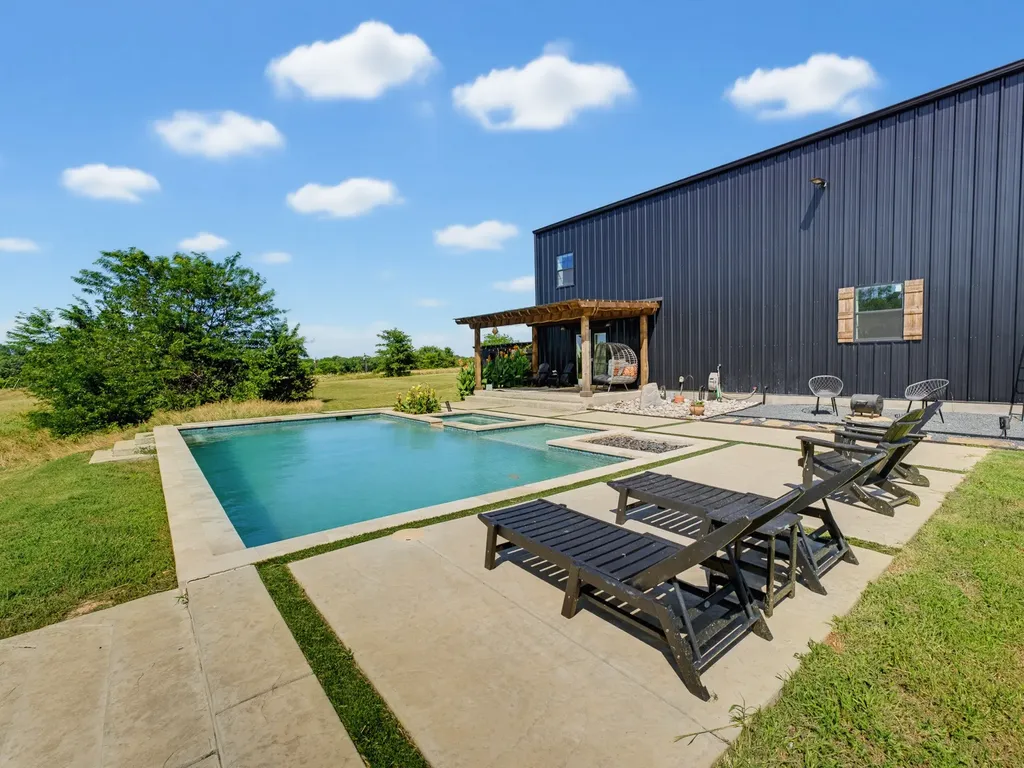 129 Coyote Cave Lane Alvord TX 76225