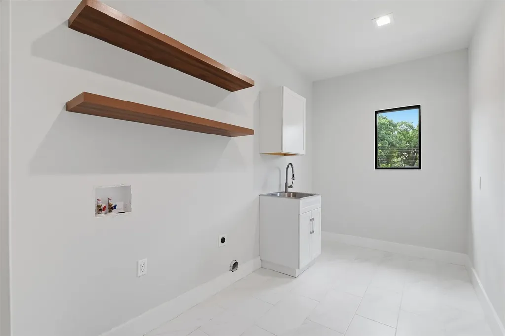 13693 Peyton Drive Dallas TX 75240