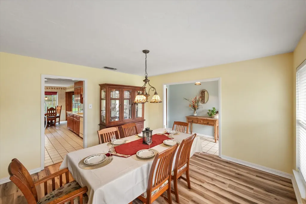 1018 Auburn Drive Arlington TX 76012