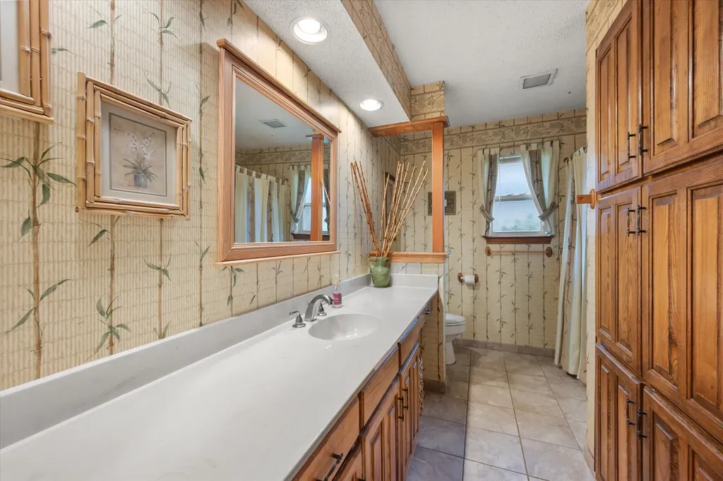 1018 Auburn Drive Arlington TX 76012