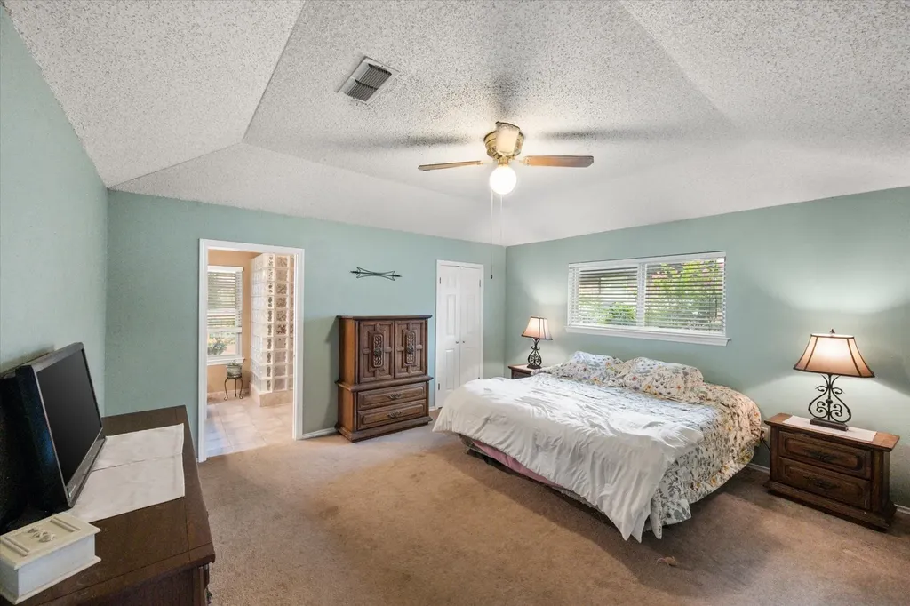 1018 Auburn Drive Arlington TX 76012