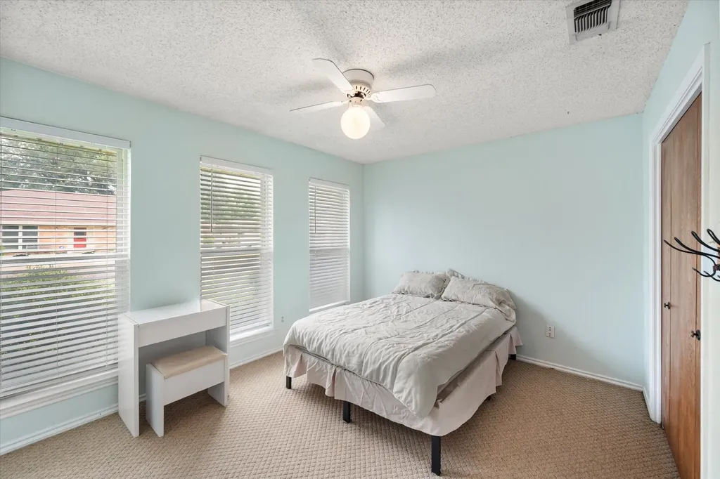 1018 Auburn Drive Arlington TX 76012