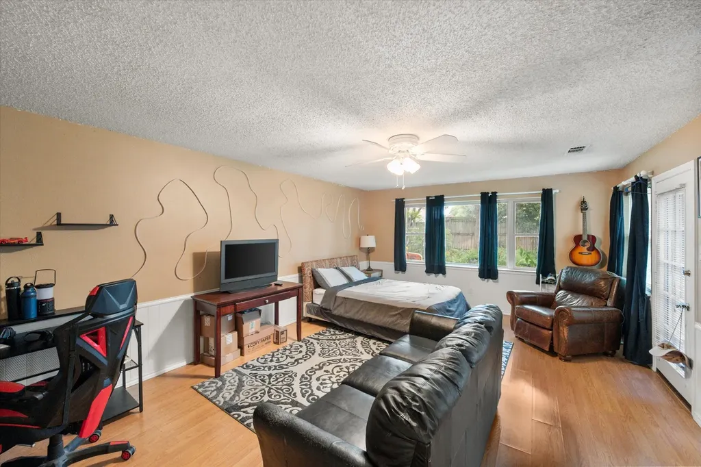 1018 Auburn Drive Arlington TX 76012