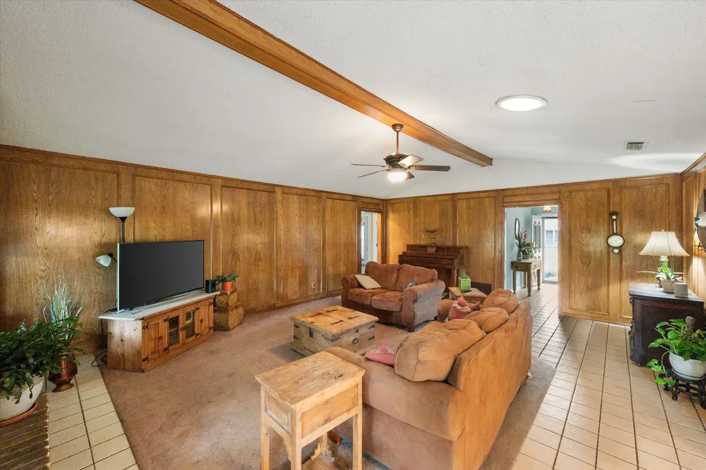 1018 Auburn Drive Arlington TX 76012