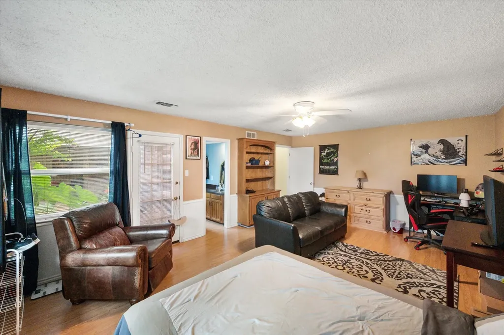 1018 Auburn Drive Arlington TX 76012
