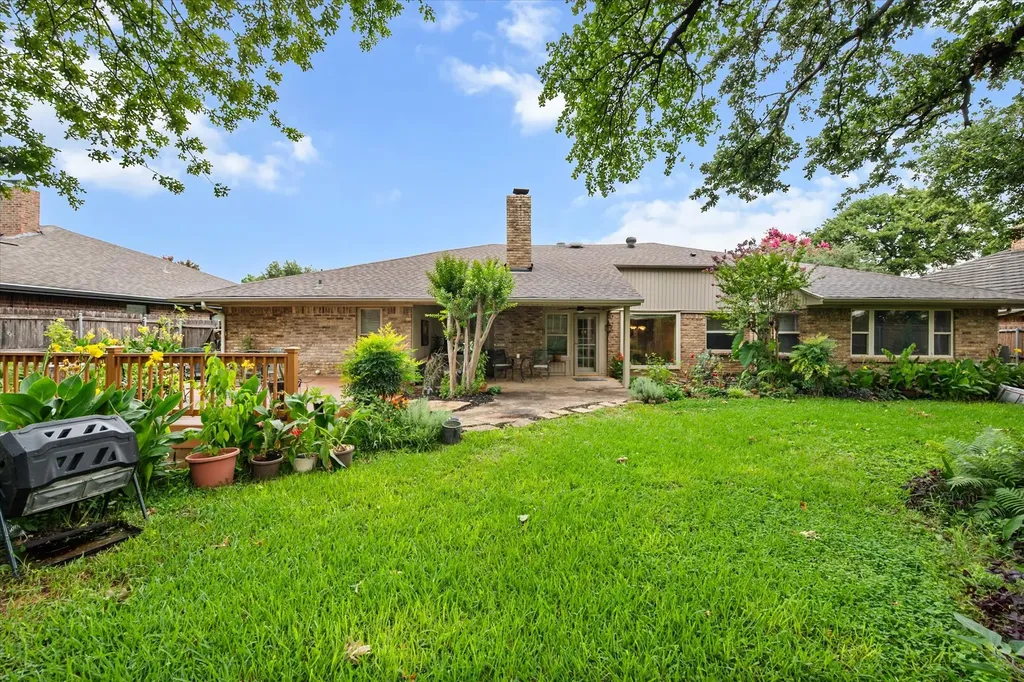 1018 Auburn Drive Arlington TX 76012