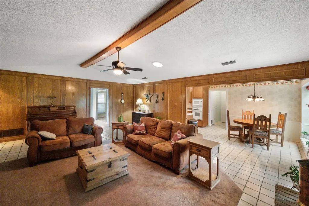 1018 Auburn Drive Arlington TX 76012
