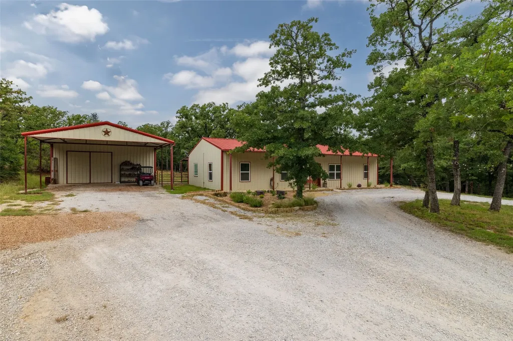 891 County Road 3592 Paradise TX 76073