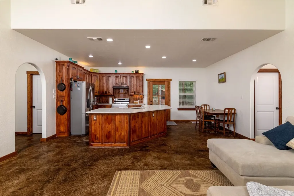 891 County Road 3592 Paradise TX 76073