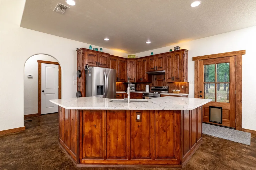 891 County Road 3592 Paradise TX 76073
