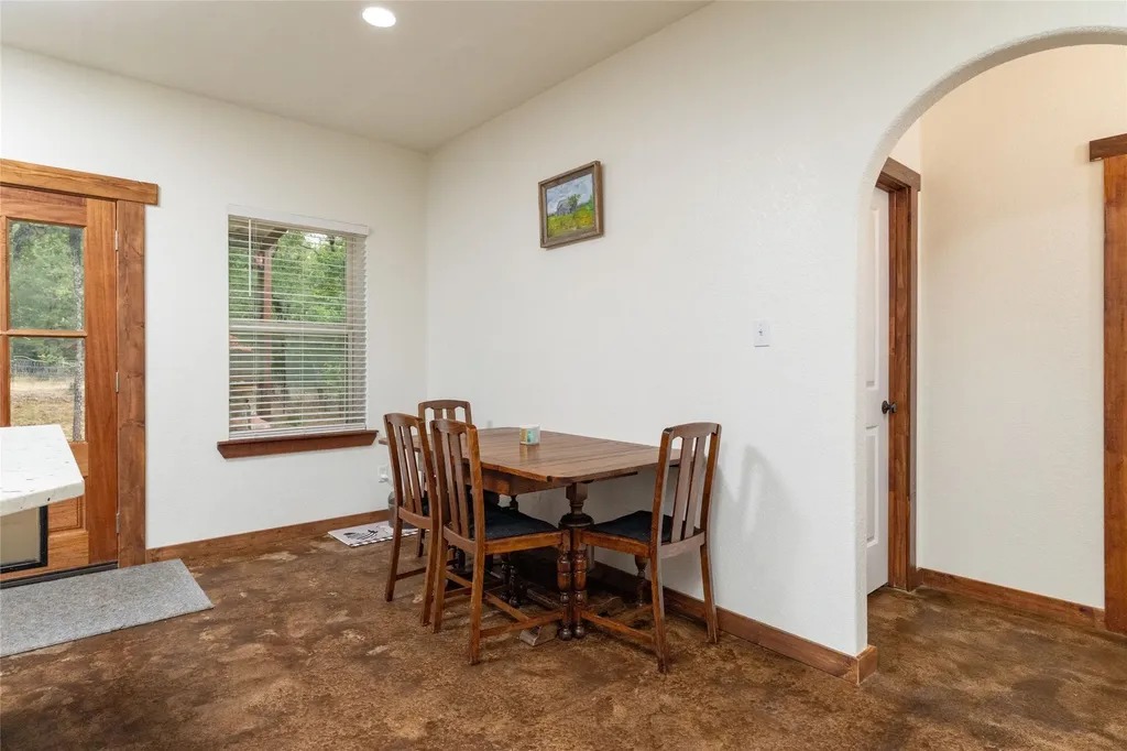891 County Road 3592 Paradise TX 76073