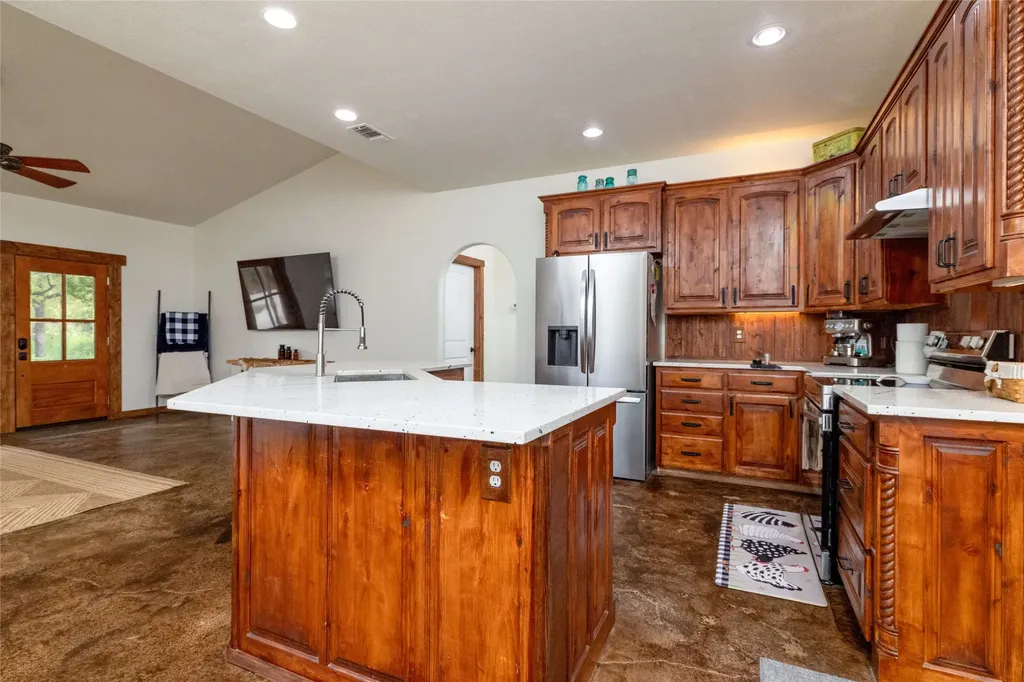 891 County Road 3592 Paradise TX 76073