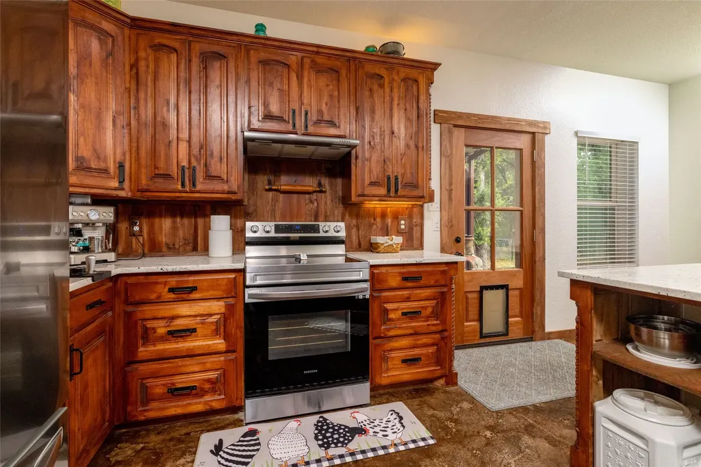 891 County Road 3592 Paradise TX 76073