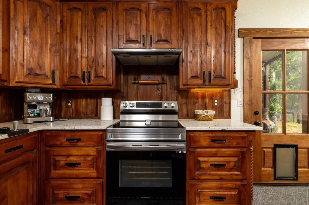 891 County Road 3592 Paradise TX 76073
