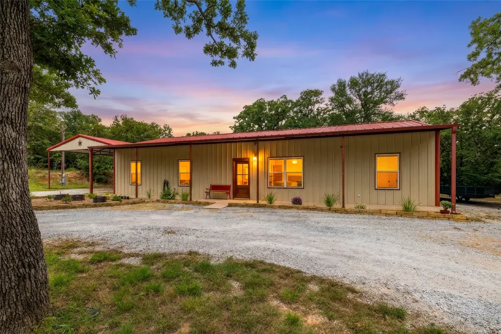 891 County Road 3592 Paradise TX 76073
